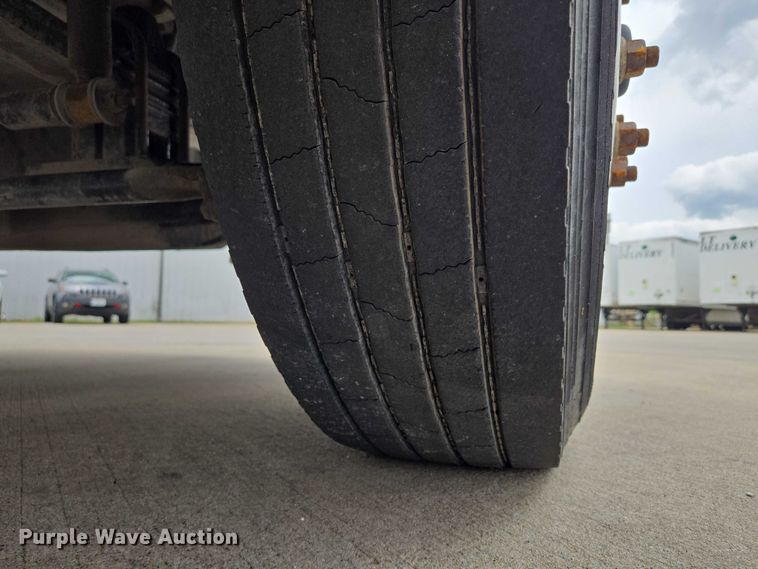 image for item EF1525 2013 Kenworth T800 semi truck