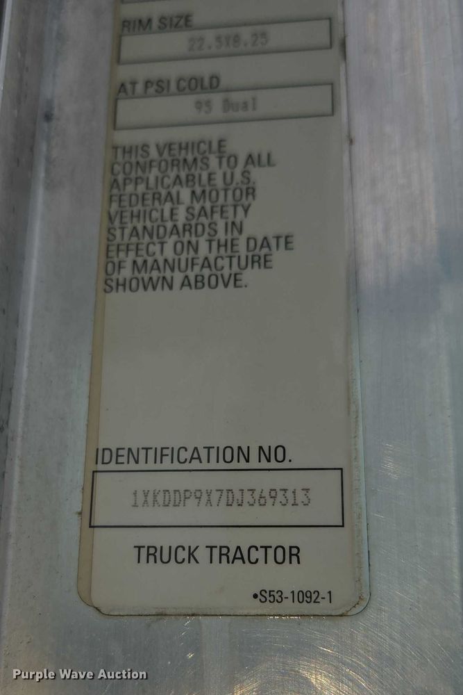 image for item EF1525 2013 Kenworth T800 semi truck