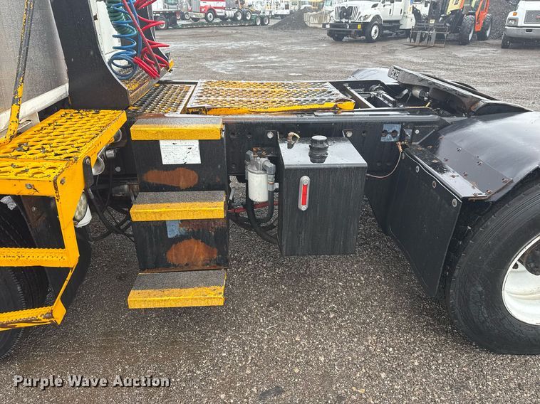 image for item EG2513 2015 Kalmar Solutions 4x2 yard truck