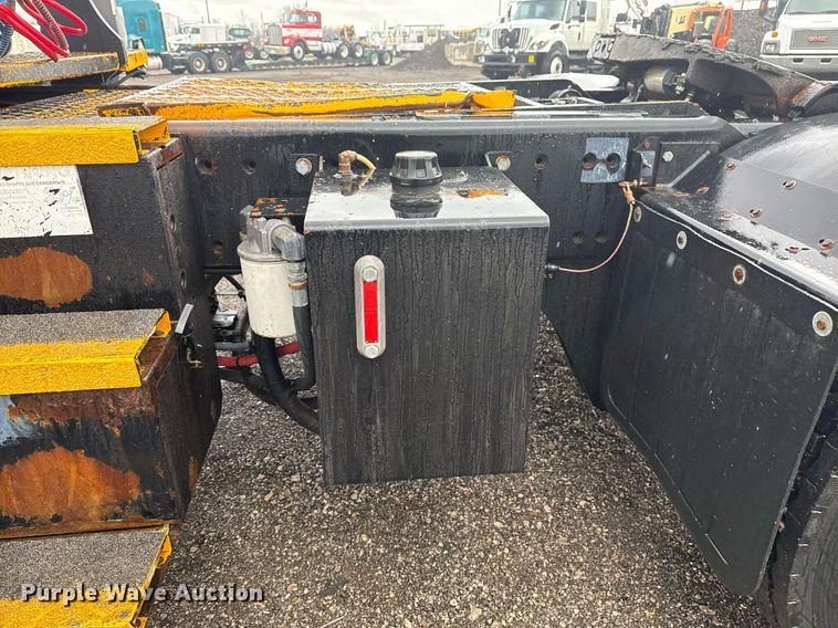 image for item EG2513 2015 Kalmar Solutions 4x2 yard truck