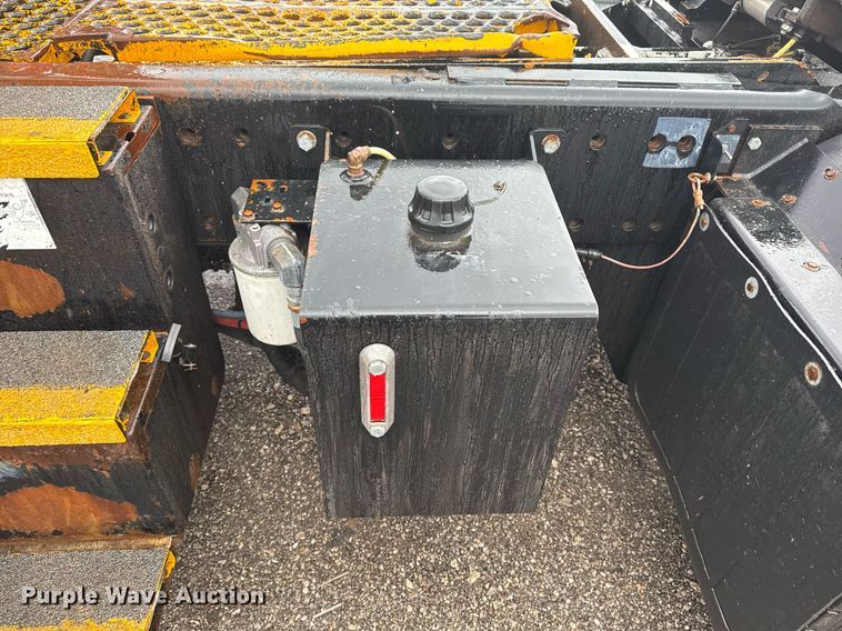 image for item EG2513 2015 Kalmar Solutions 4x2 yard truck