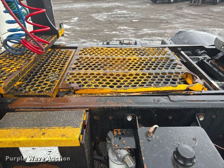 image for item EG2513 2015 Kalmar Solutions 4x2 yard truck