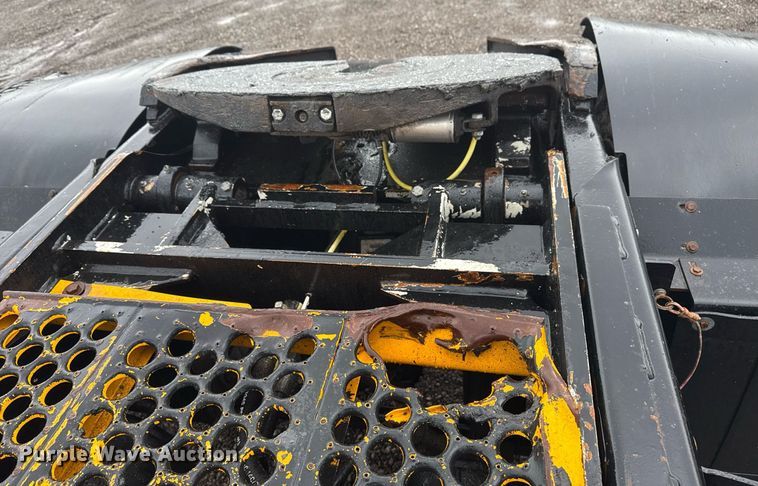 image for item EG2513 2015 Kalmar Solutions 4x2 yard truck