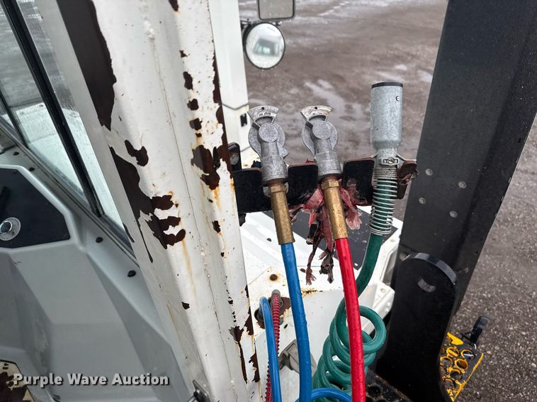 image for item EG2513 2015 Kalmar Solutions 4x2 yard truck