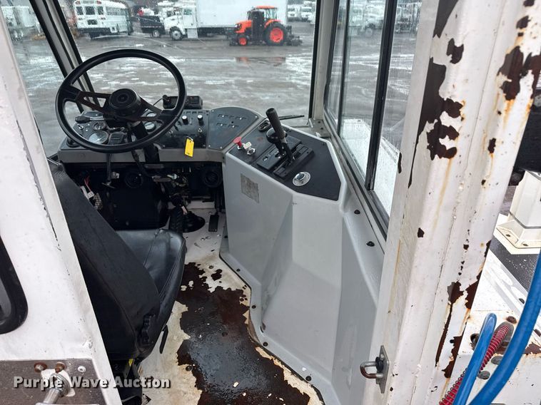 image for item EG2513 2015 Kalmar Solutions 4x2 yard truck