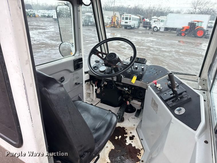 image for item EG2513 2015 Kalmar Solutions 4x2 yard truck