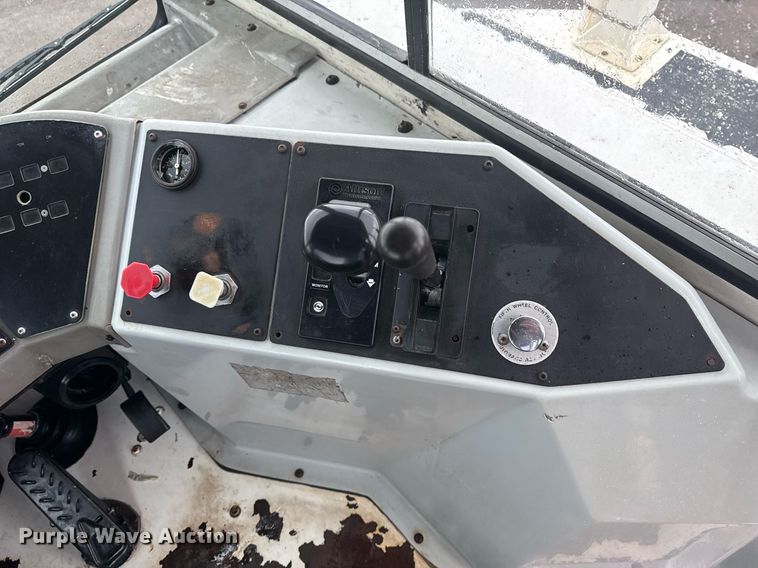 image for item EG2513 2015 Kalmar Solutions 4x2 yard truck