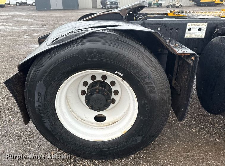 image for item EG2513 2015 Kalmar Solutions 4x2 yard truck