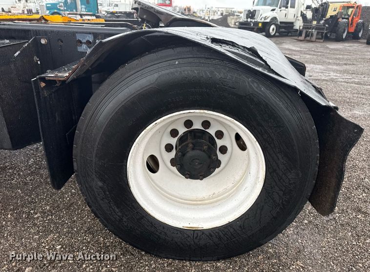 image for item EG2513 2015 Kalmar Solutions 4x2 yard truck