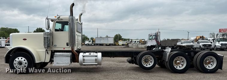 image for item EG5785 2012 Peterbilt 389 semi truck
