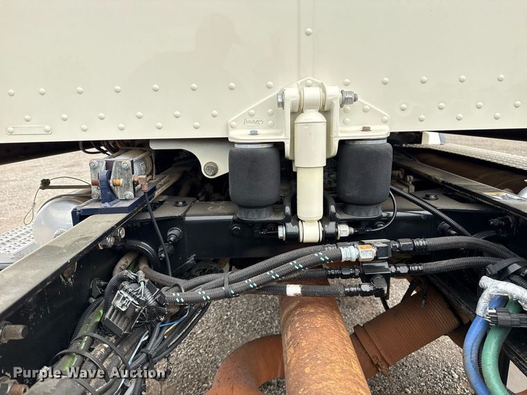 image for item EG5785 2012 Peterbilt 389 semi truck