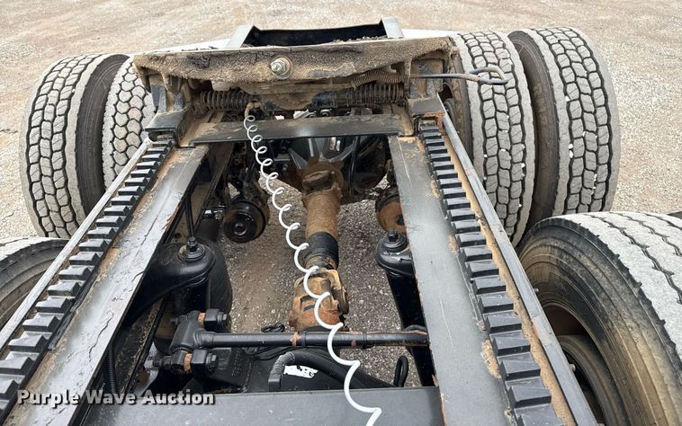 image for item EG5785 2012 Peterbilt 389 semi truck