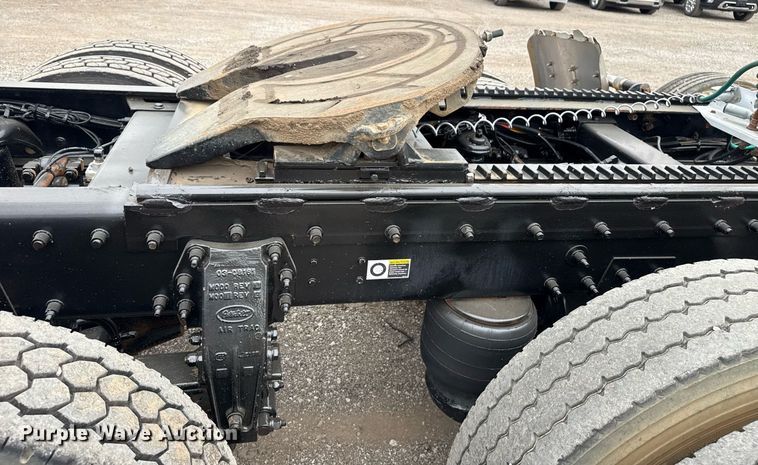 image for item EG5785 2012 Peterbilt 389 semi truck