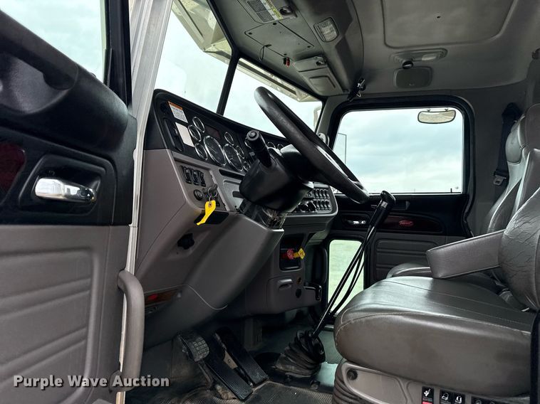 image for item EG5785 2012 Peterbilt 389 semi truck