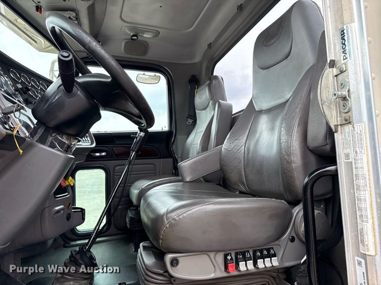 image for item EG5785 2012 Peterbilt 389 semi truck