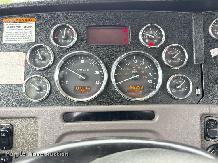 image for item EG5785 2012 Peterbilt 389 semi truck