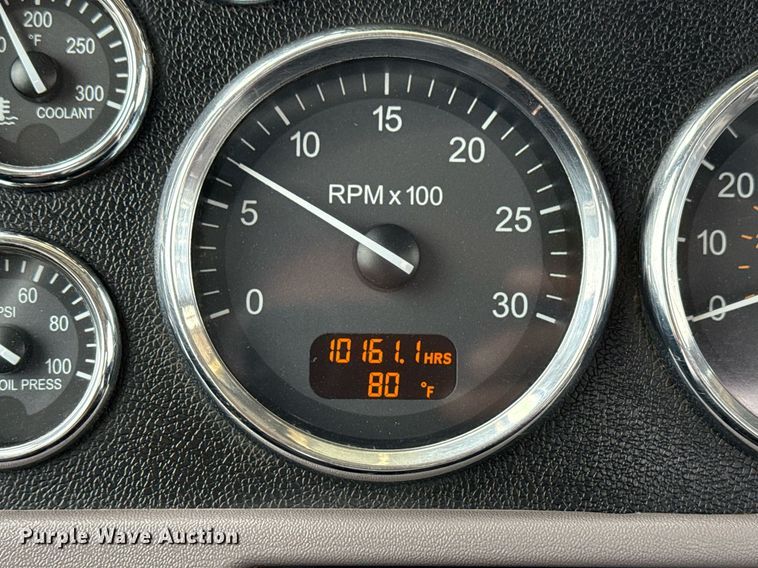 image for item EG5785 2012 Peterbilt 389 semi truck