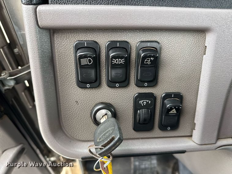 image for item EG5785 2012 Peterbilt 389 semi truck