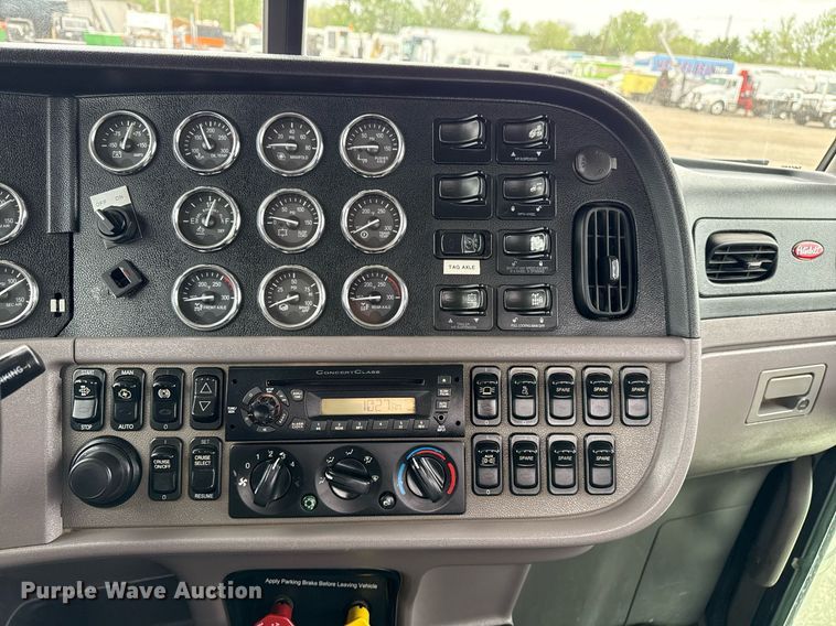 image for item EG5785 2012 Peterbilt 389 semi truck