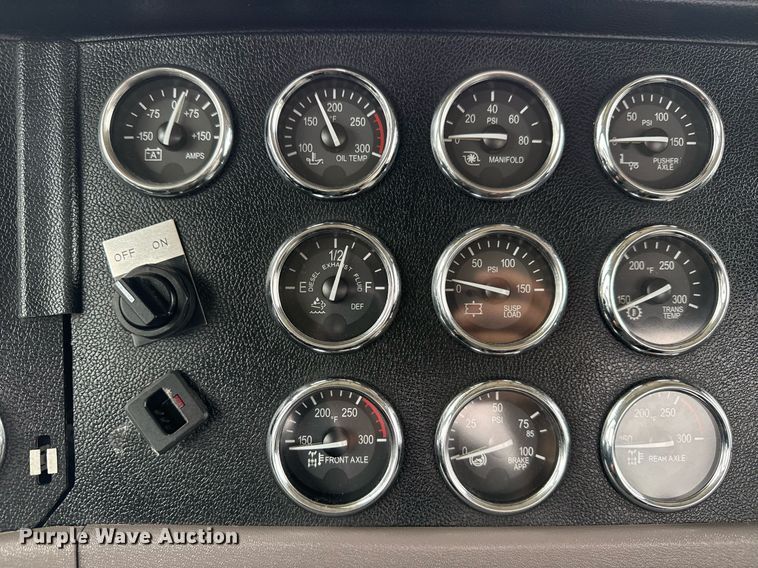 image for item EG5785 2012 Peterbilt 389 semi truck