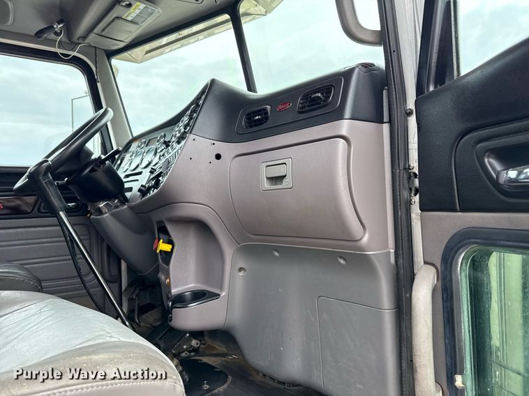 image for item EG5785 2012 Peterbilt 389 semi truck