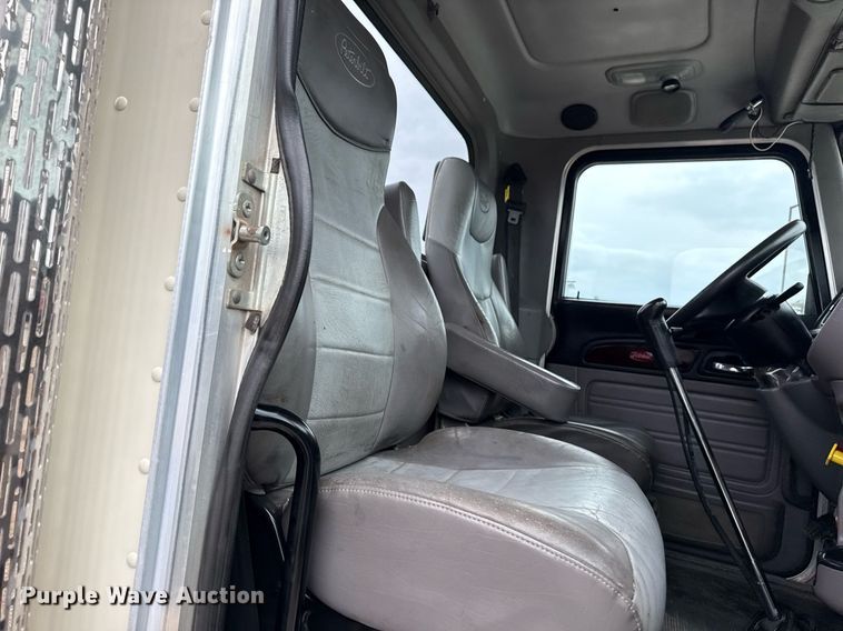 image for item EG5785 2012 Peterbilt 389 semi truck