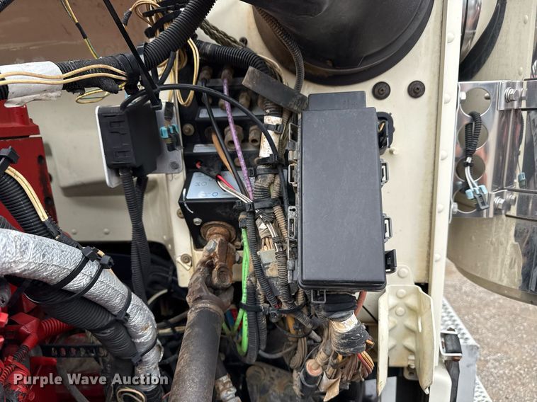 image for item EG5785 2012 Peterbilt 389 semi truck