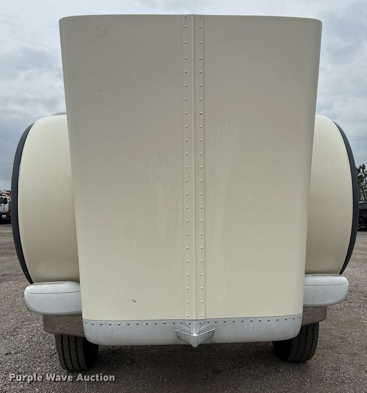 image for item EG5785 2012 Peterbilt 389 semi truck