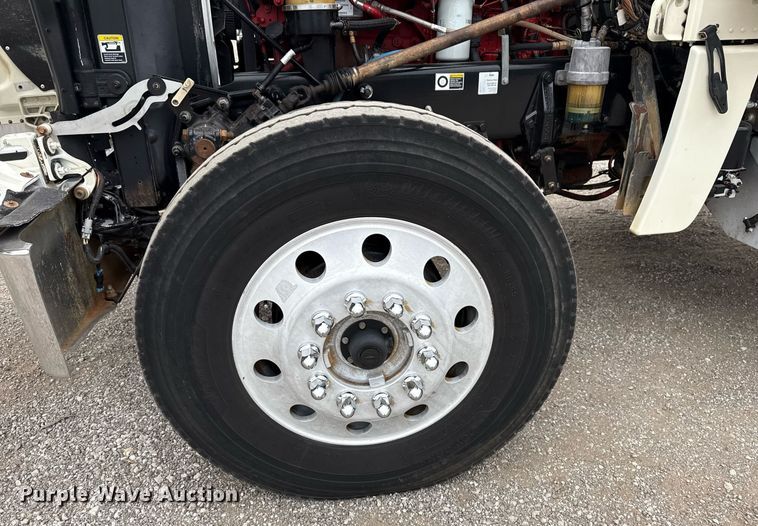 image for item EG5785 2012 Peterbilt 389 semi truck