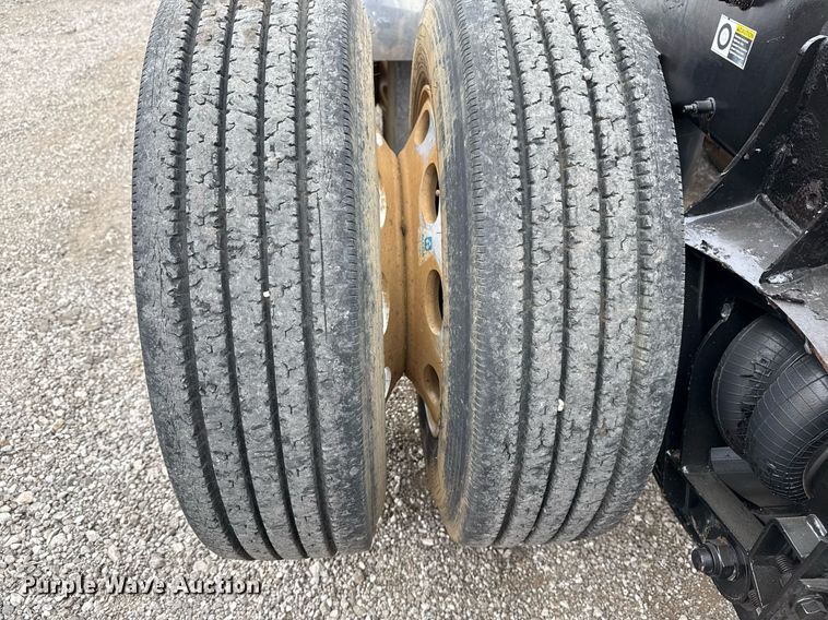 image for item EG5785 2012 Peterbilt 389 semi truck