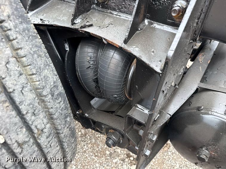 image for item EG5785 2012 Peterbilt 389 semi truck