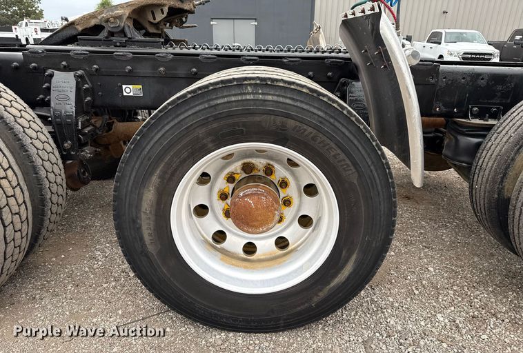 image for item EG5785 2012 Peterbilt 389 semi truck