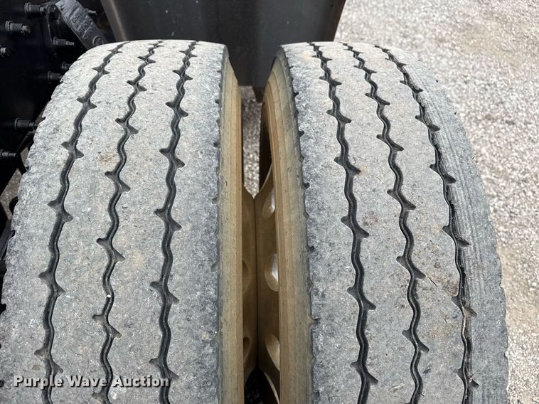 image for item EG5785 2012 Peterbilt 389 semi truck