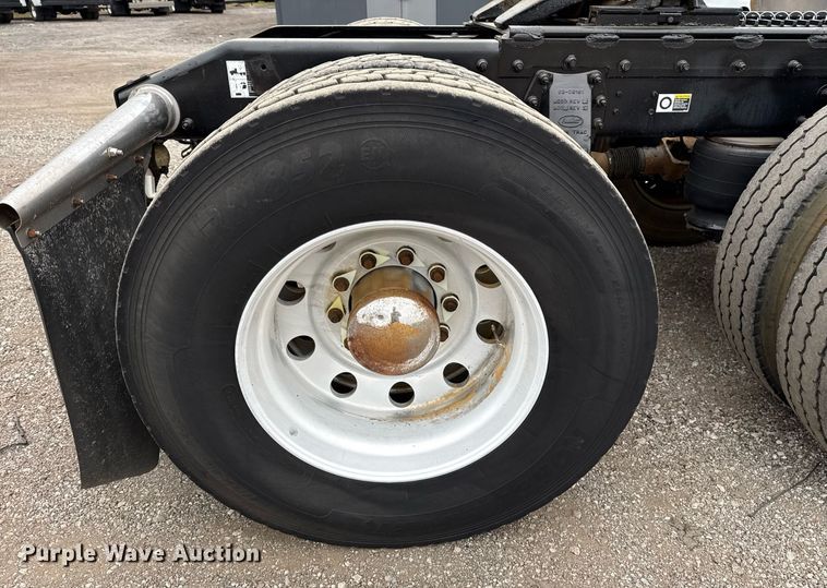 image for item EG5785 2012 Peterbilt 389 semi truck