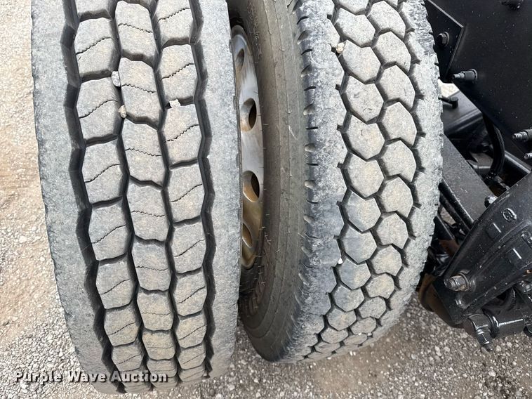 image for item EG5785 2012 Peterbilt 389 semi truck