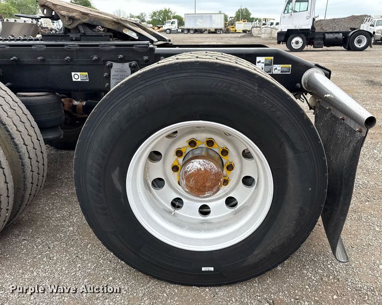 image for item EG5785 2012 Peterbilt 389 semi truck