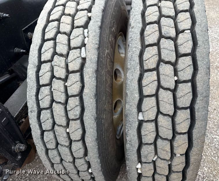 image for item EG5785 2012 Peterbilt 389 semi truck