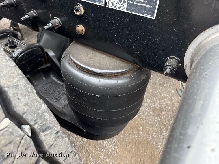 image for item EG5785 2012 Peterbilt 389 semi truck