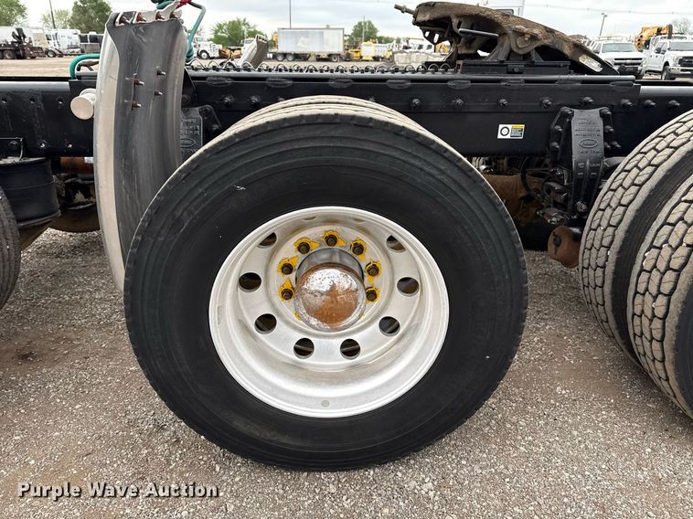 image for item EG5785 2012 Peterbilt 389 semi truck