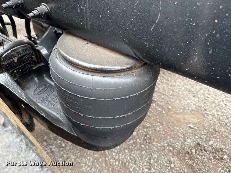 image for item EG5785 2012 Peterbilt 389 semi truck