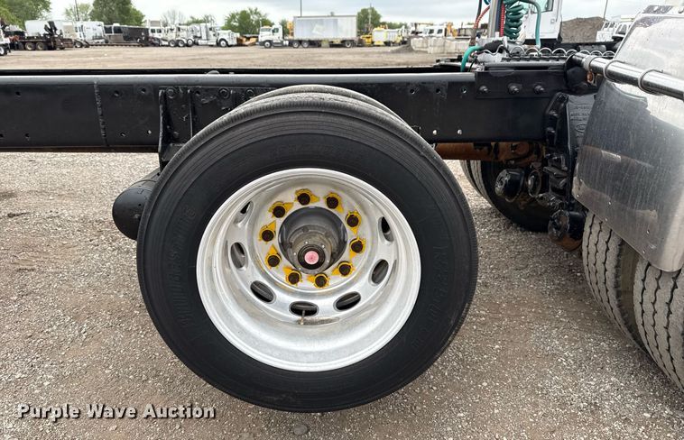 image for item EG5785 2012 Peterbilt 389 semi truck