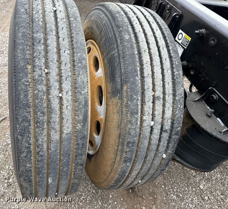 image for item EG5785 2012 Peterbilt 389 semi truck