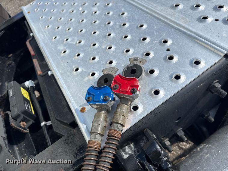 image for item EG5811 2016 Freightliner Cascadia 125 semi truck