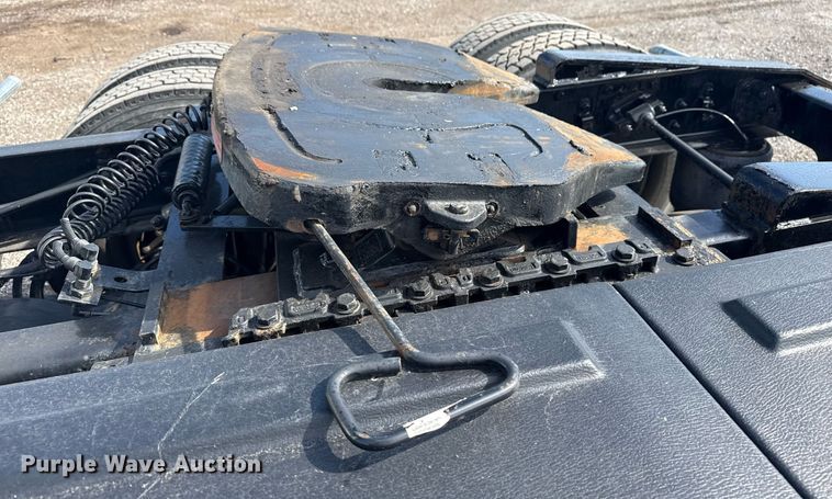 image for item EG5811 2016 Freightliner Cascadia 125 semi truck