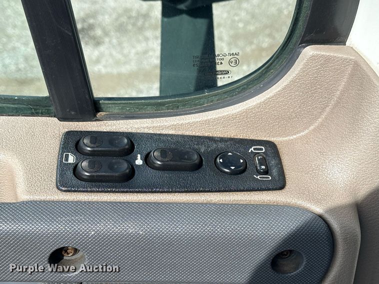 image for item EG5811 2016 Freightliner Cascadia 125 semi truck