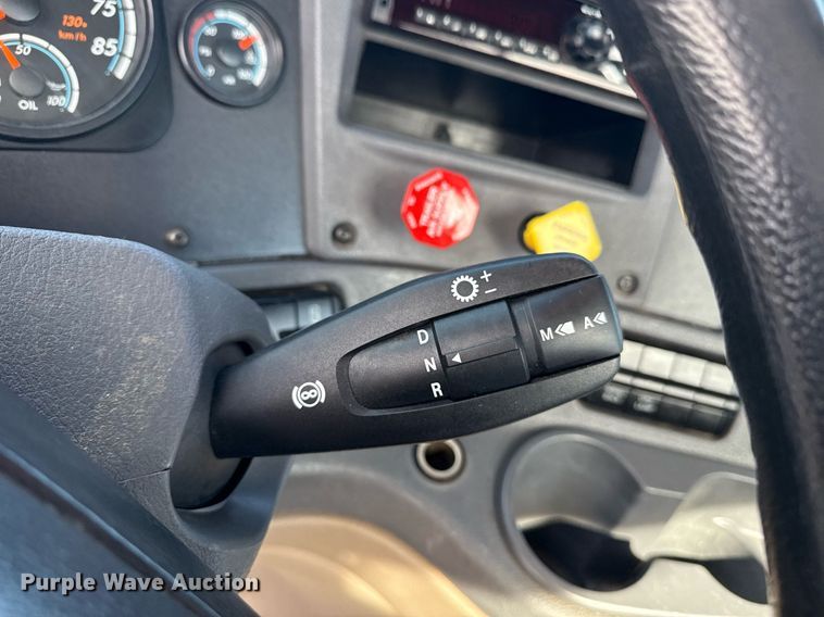 image for item EG5811 2016 Freightliner Cascadia 125 semi truck