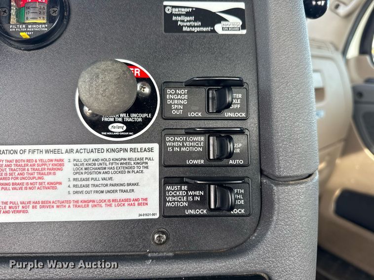 image for item EG5811 2016 Freightliner Cascadia 125 semi truck