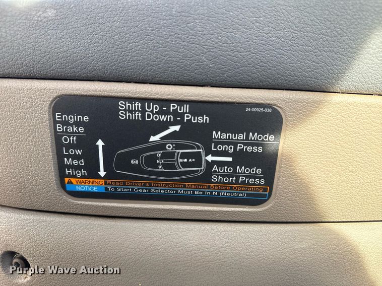 image for item EG5811 2016 Freightliner Cascadia 125 semi truck