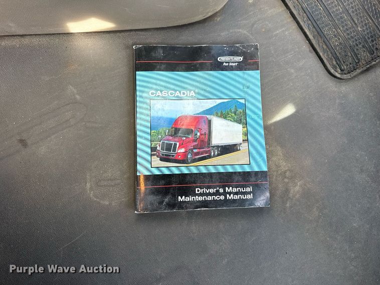 image for item EG5811 2016 Freightliner Cascadia 125 semi truck