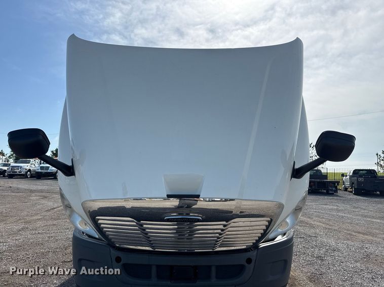 image for item EG5811 2016 Freightliner Cascadia 125 semi truck